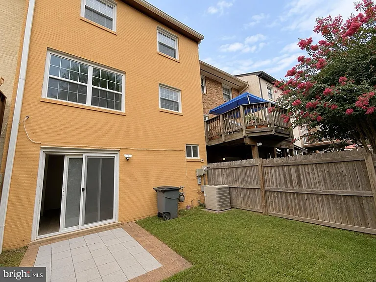 14761 Ealing Ct — Photo 23