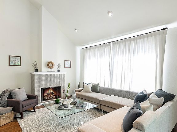 5th image of 1051 12th St APT 1