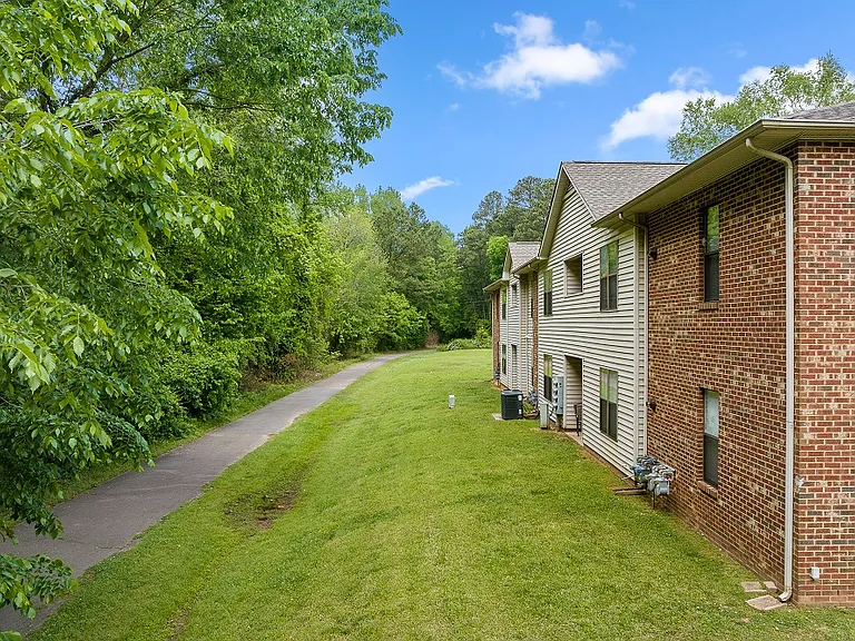 Timberwood Place Apartments — Photo 13