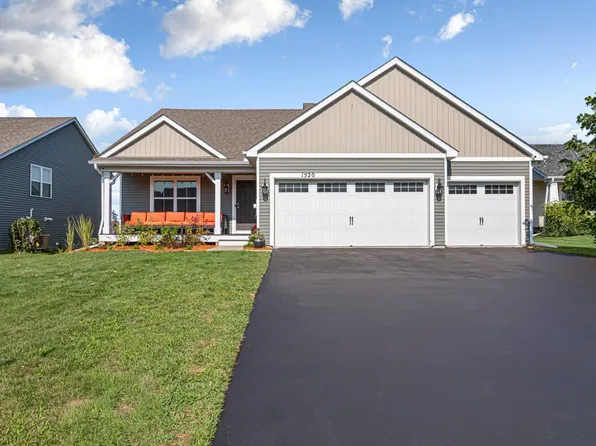 1520 Willow Cir, Shakopee, MN 55379