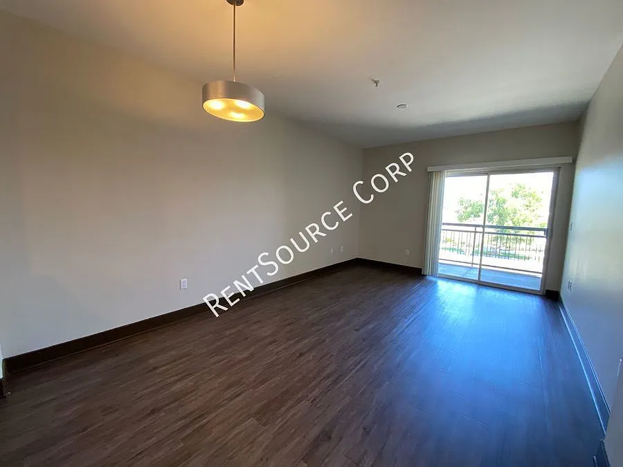 1 Bedroom Condo for Lease at The Madison at Town Center — Photo 4