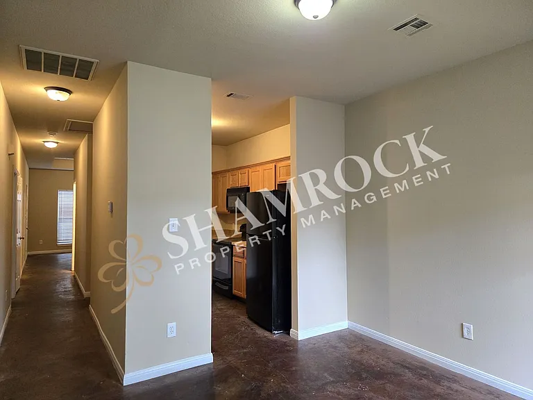 2109D Columbus Ave — Photo 4