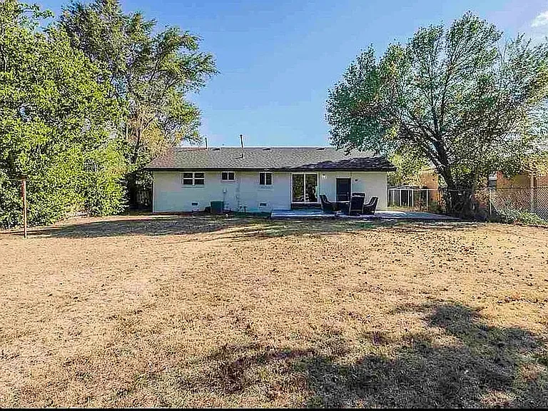 4517 NW Cheyenne Ave — Photo 2