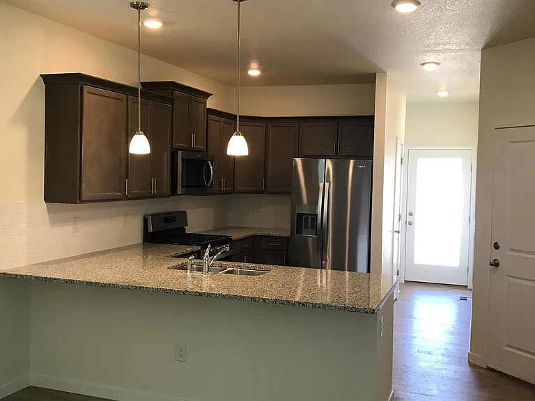 867 N Quatar St — Photo 3