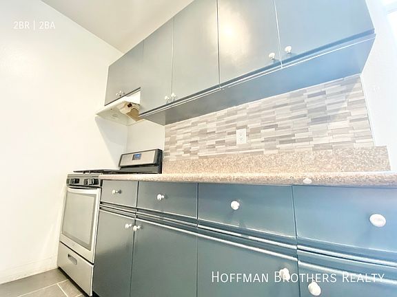 4th image of 125 N Doheny Dr #208A
