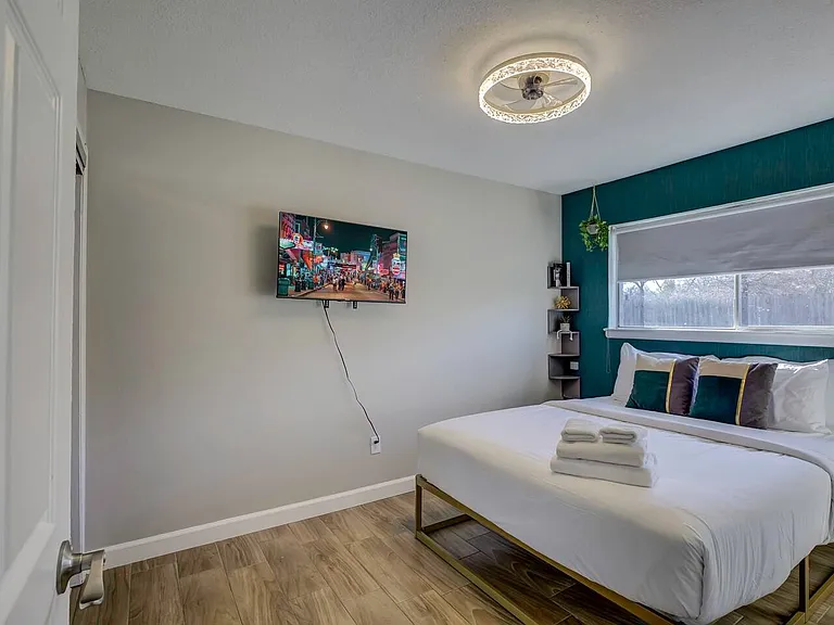 461 S Highland Street — Photo 14