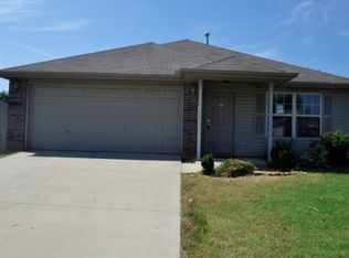 2910 Riverside St, Springdale, AR 72764