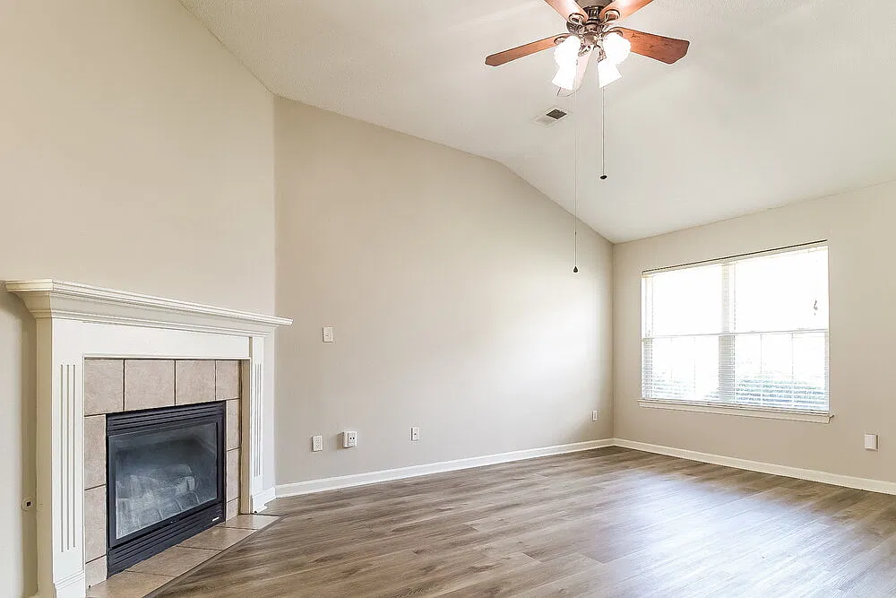 3 bed, 2.0 bath, 1448 sqft, $2,710 — Photo 4