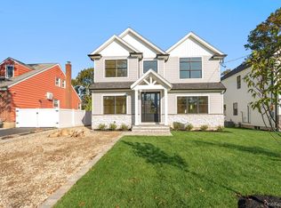 47 Netz Pl, Albertson, NY 11507