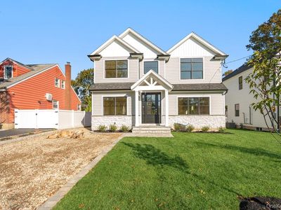 47 Netz Place, Albertson, NY, 11507