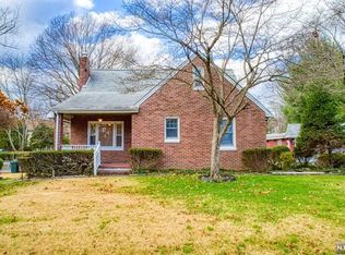 405 Tappan Rd, Norwood, NJ 07648