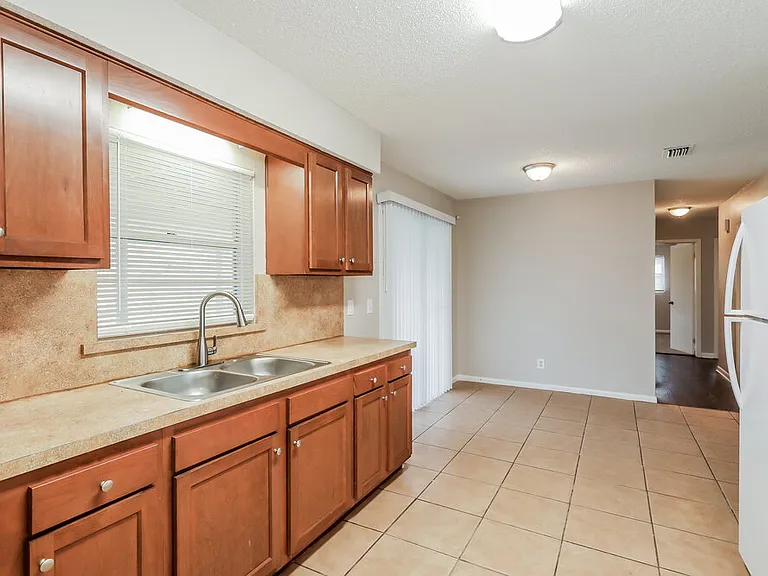 5664 Hillman Dr — Photo 9