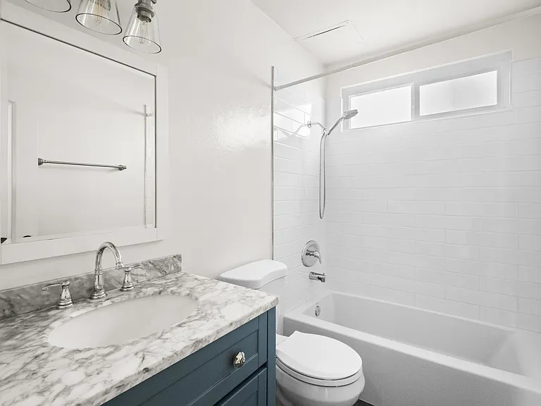 814 E Grand Ave #5 — Photo 13