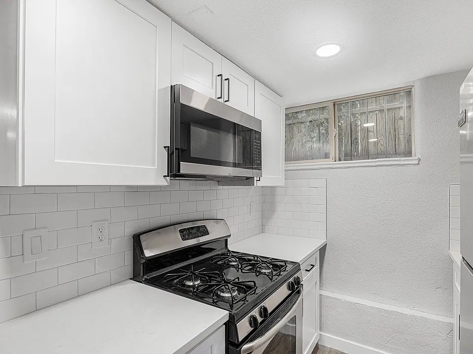 1464 N Elizabeth St #1