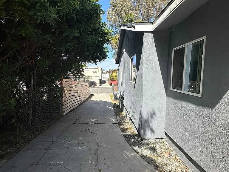 129 Norton Ave — Photo 43