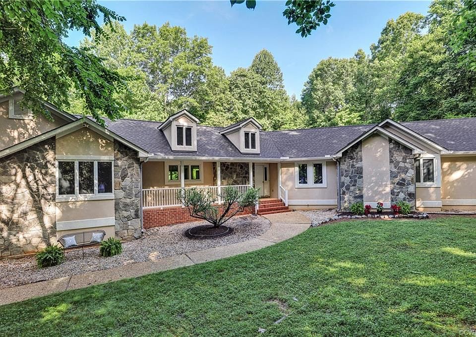 1st image of 915 River Estates Ct