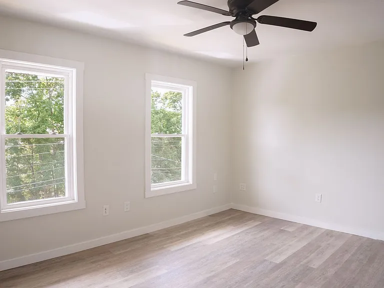 Fully Renovated Apartment Building Modern Upgrades Throughout — Photo 17