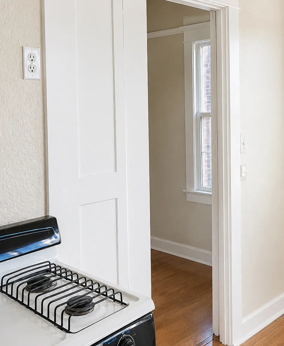 Bright Studio Near Downtown LA with Convenient City Access — Photo 4