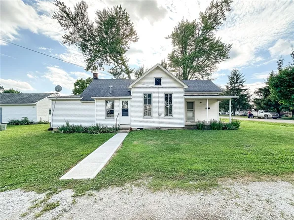 915 Chestnut St, Marshall, IL 62441