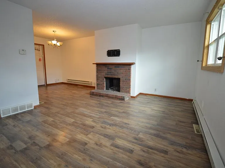 100 Clover Ct — Photo 3