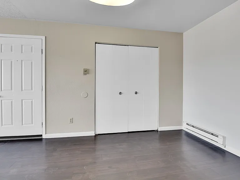 Laundry Closet, Washer & Dryer hook ups