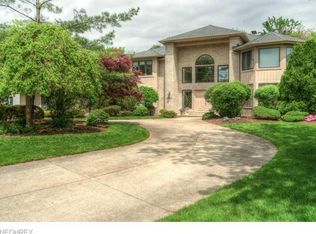 28159 Red Raven Rd, Pepper Pike, OH 44124