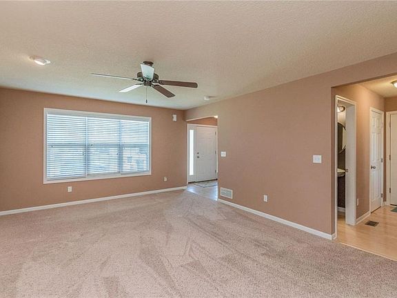 3rd image of 10424 Windsor Pkwy