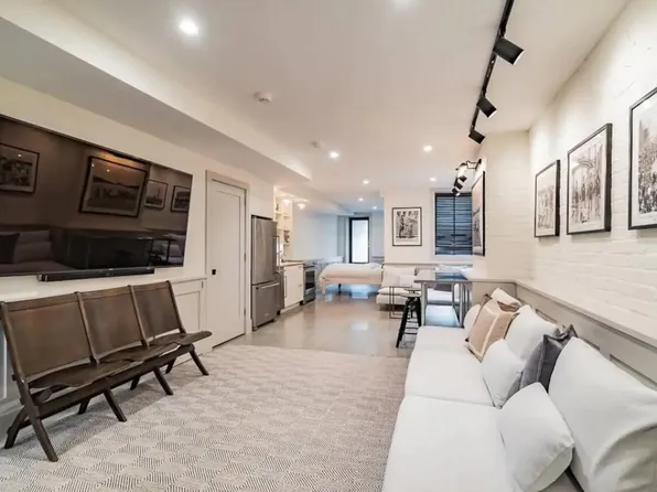 105 R St NE, Washington, DC 20002