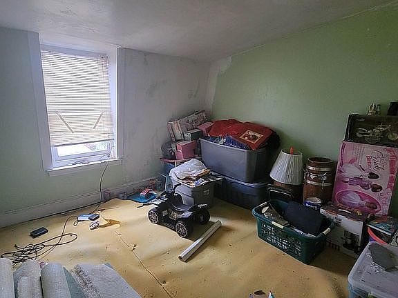 4th image of 321 Hollenbach St