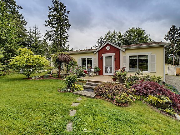 Nice front porch invites you in.