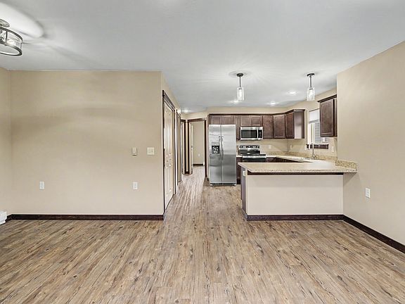 4th image of 2870 Overlook Blvd