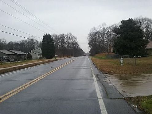 2nd image of 1852 Pharrs Rd
