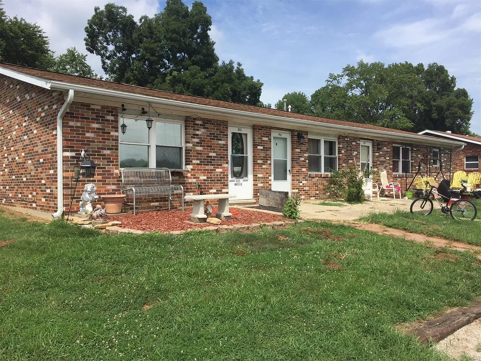1051 South St photo 1