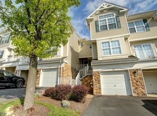 1122 Shadowlawn Dr #700, Green Brook, NJ 08812