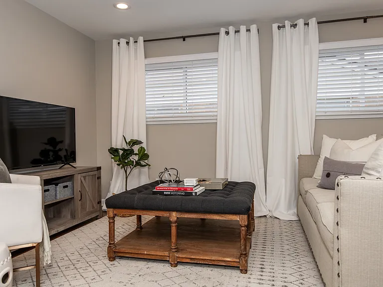7809 Greenbriar Ln — Photo 10