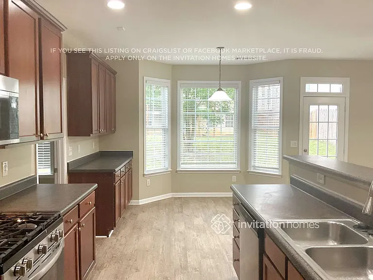 655 Briarhurst Ct — Photo 6