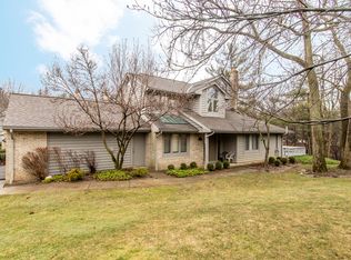24 Deerfield Ln, Beachwood, OH