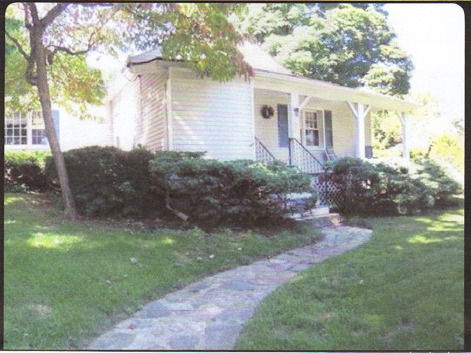 darling home in quiet neighborhood