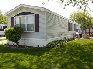 83 Robin Rd, Beecher, IL 60401