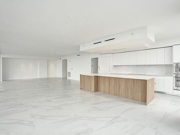 4th image of 407 N Riverside Drive #401
