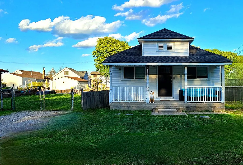 37828 Maplehill St photo 1
