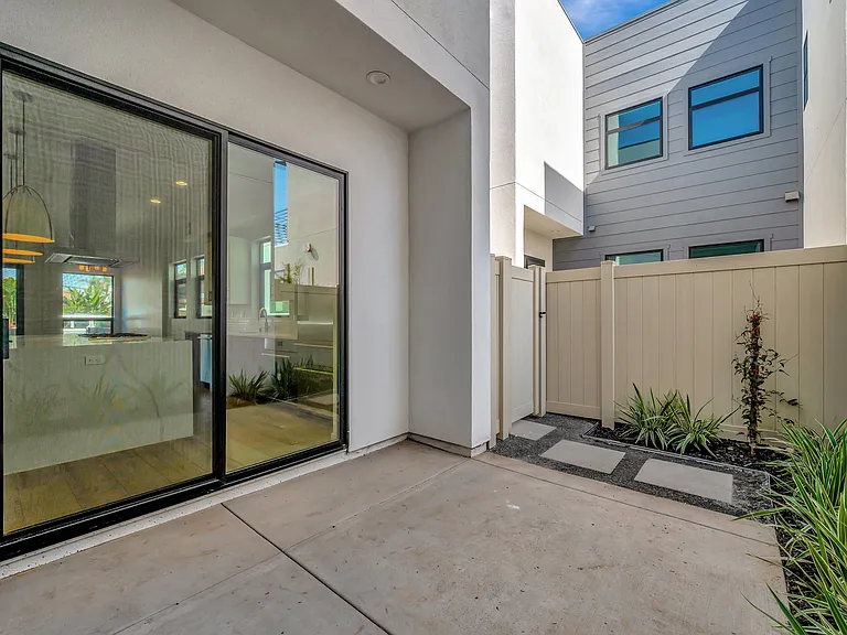109 Daisy Ave #4 — Photo 19