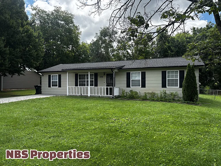 3216 Deer Lake Dr — Photo 3