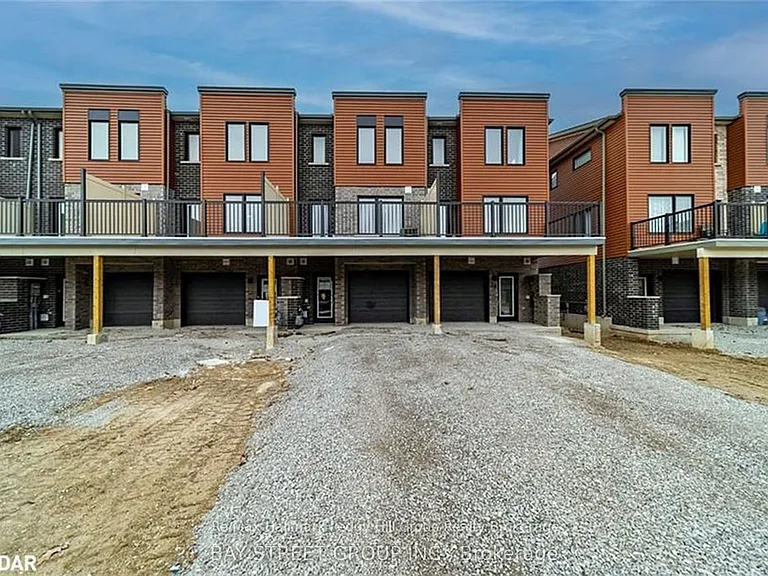 27 Fairlane Ave — Photo 2