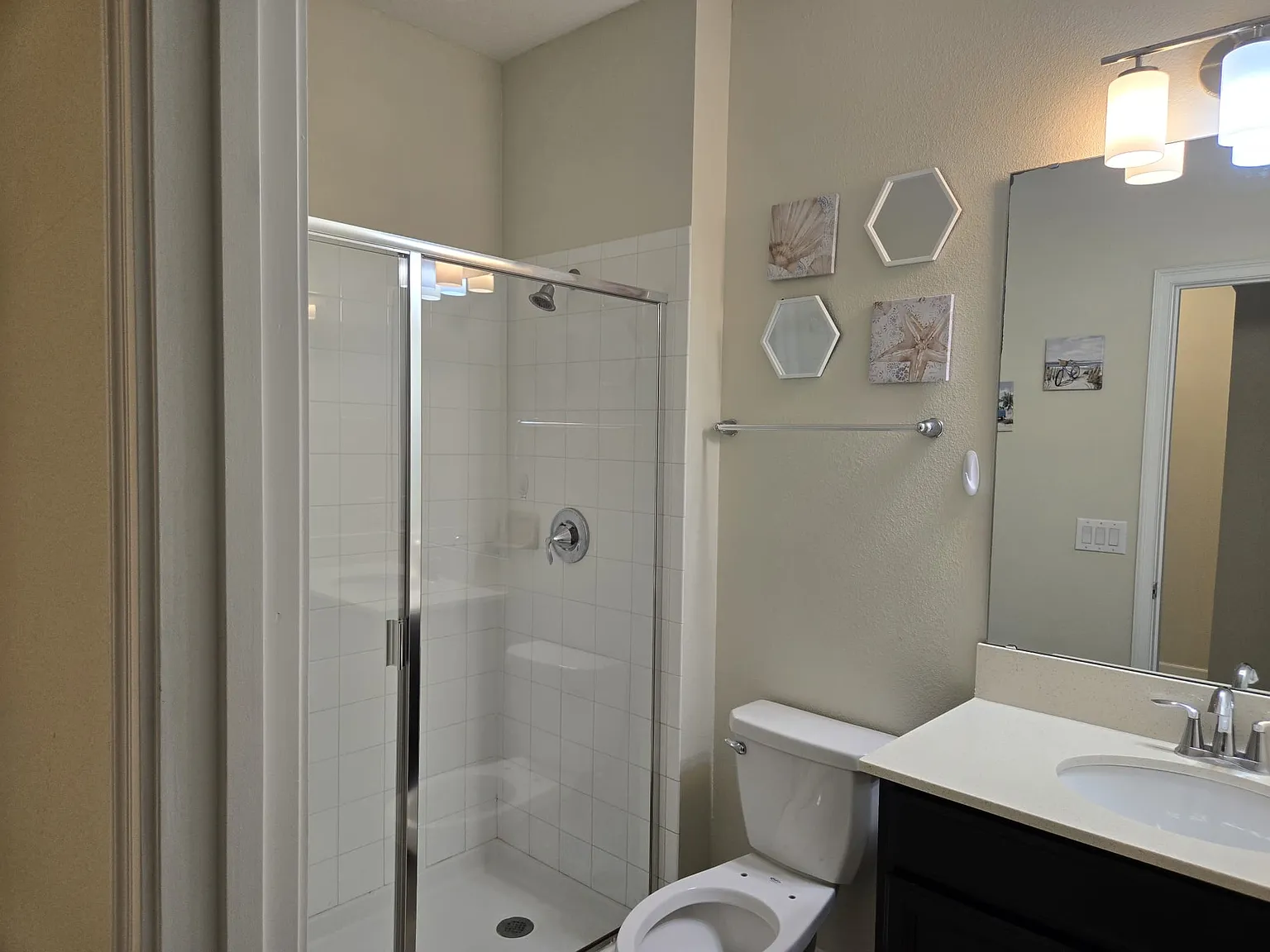 3 bed, 2025 sqft, $2,150 — Photo 4