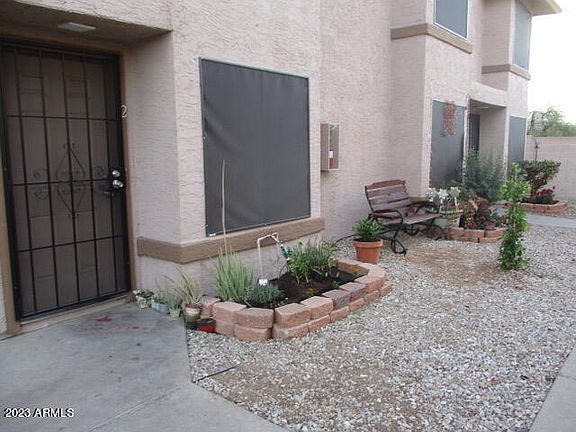 3rd image of 3044-3048 E Beck Lane