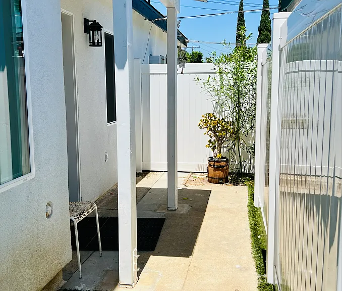 9001 S Van Ness Ave #1/2 — Photo 18