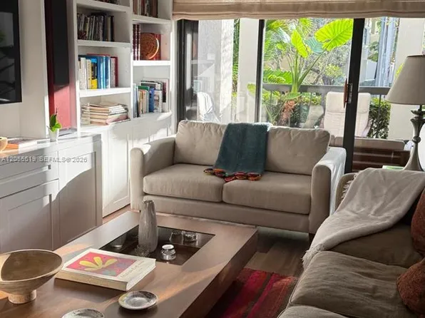 2600 Cardena St APT 13, Coral Gables, FL 33134