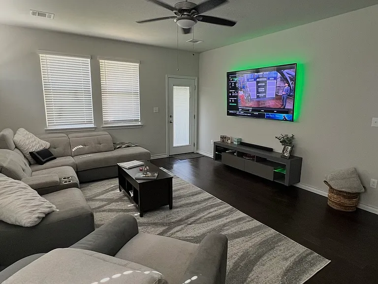 127 Satsuma Dr — Photo 4