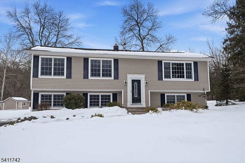 1st image of 521 Cokesbury Rd